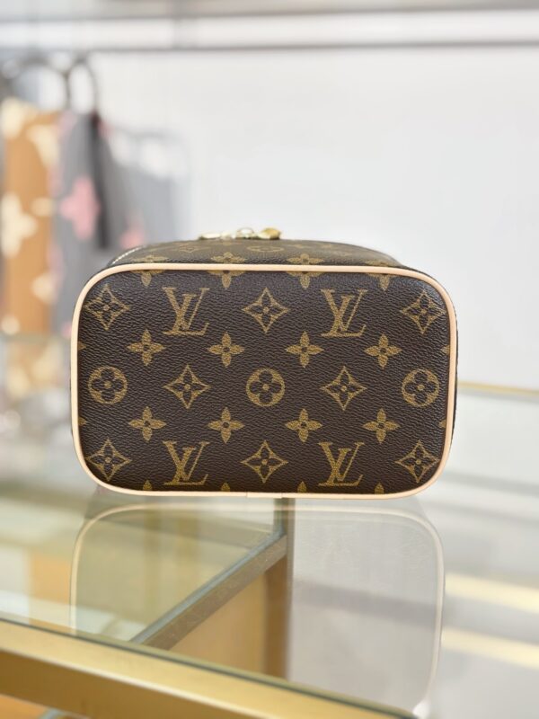 lv nice vanity bag