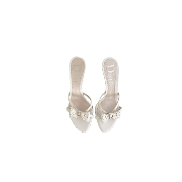 DIOR vintage christian dior 2000s white ‘d’ bow heels