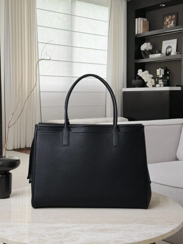 chanel large tote grained calfskin