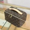 lv toiletry bag m11750