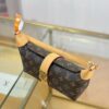 lv pochette mia m26191
