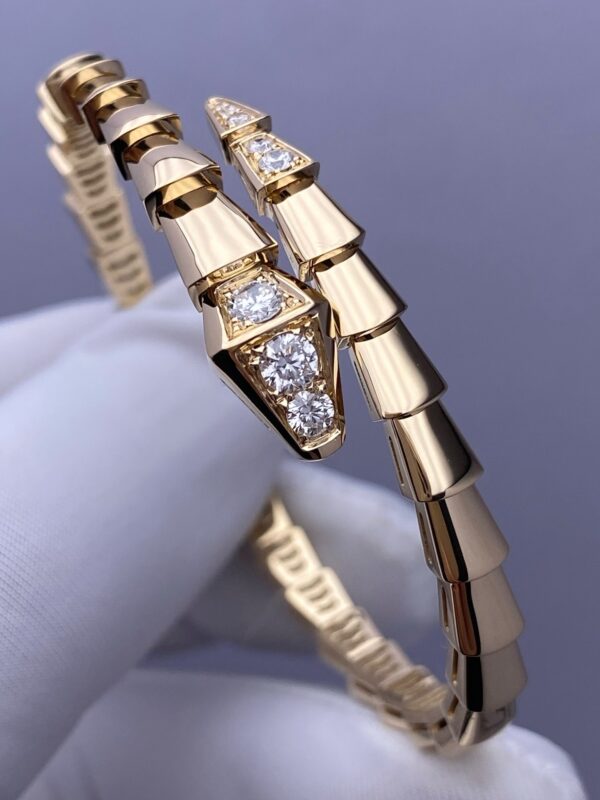 ef54cca13fbabaa593eb00856e184f0f BVLGARI Serpenti Viper Bracelet