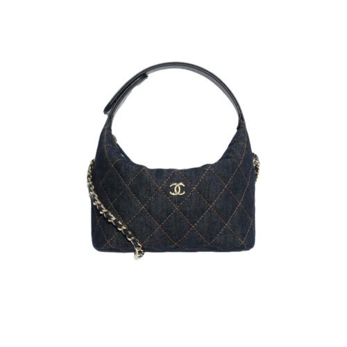 CHANEL Classic Clutch with Chain