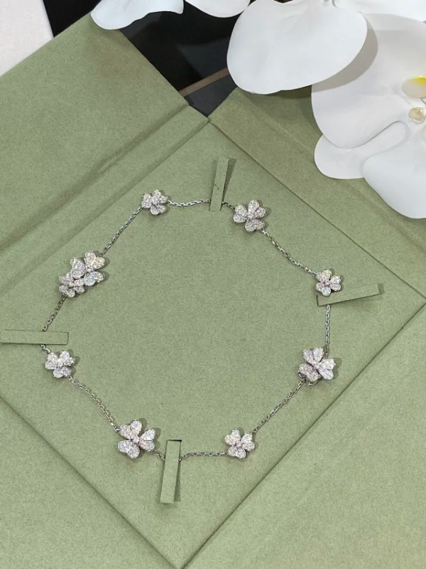 pcitem1699822952-74400000018b0e8021d00a2102d0_1440_1920.jpg VCA Frivole with full diamonds Series