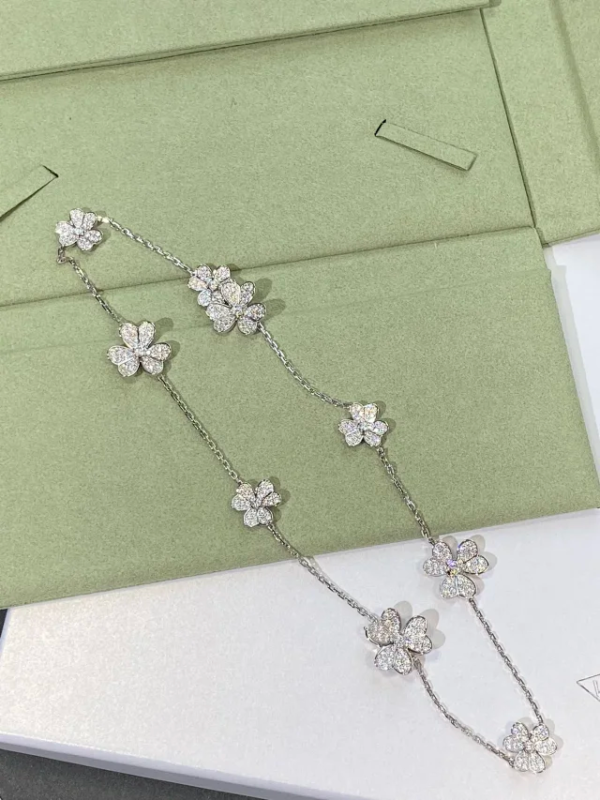 pcitem1699822952-76320000018b0e801acd0a231179_1440_1920.jpg VCA Frivole with full diamonds Series