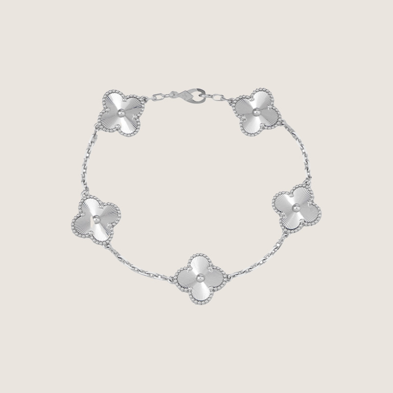 r-g-r-t-h-g-y VCA Vintage Alhambra pendant- Perlée