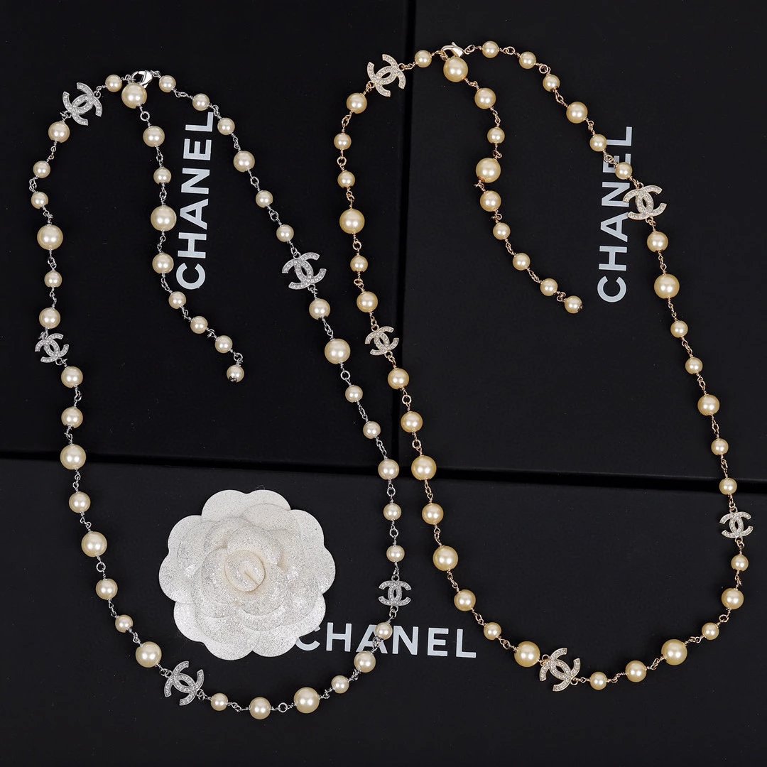 CHANEL Necklace Metal, Glass & Strass Silver & Pearly White IMG 5374